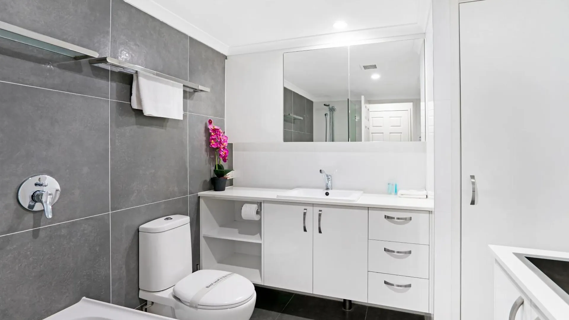 Oceanside Cove Aparthotel Gold Coast